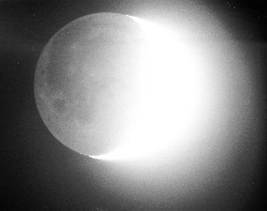 Earthshine.jpg (15697 bytes)